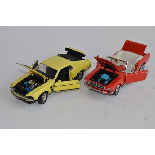 876 - 2 Franklin Mint Ford Mustang die-cast models.
A boxed 1964.5 in orange/red colour. Model very good c... 