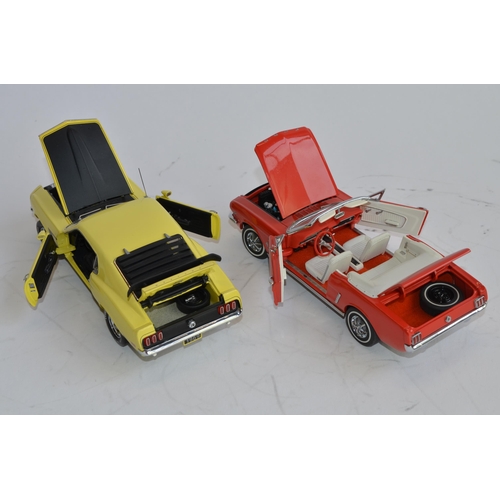 876 - 2 Franklin Mint Ford Mustang die-cast models.
A boxed 1964.5 in orange/red colour. Model very good c... 