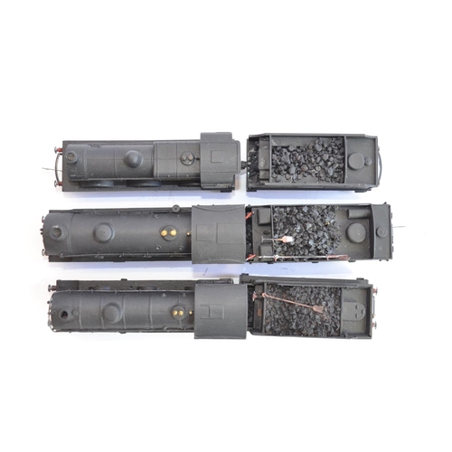 743 - 3 OO gauge electric train models, 1 Tri-Ang, the other 2 kit built models, no manufacturers marks. A... 