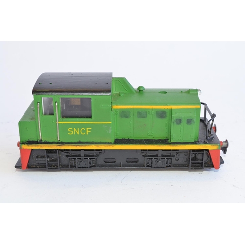 748 - 3 OO gauge diesel engines:
Lima D843 BR 