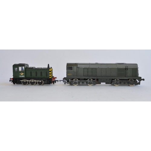 749 - A boxed Wrenn Class 20 weathered Diesel locomotive, 8051 in good working condition, a Lima BR green ... 