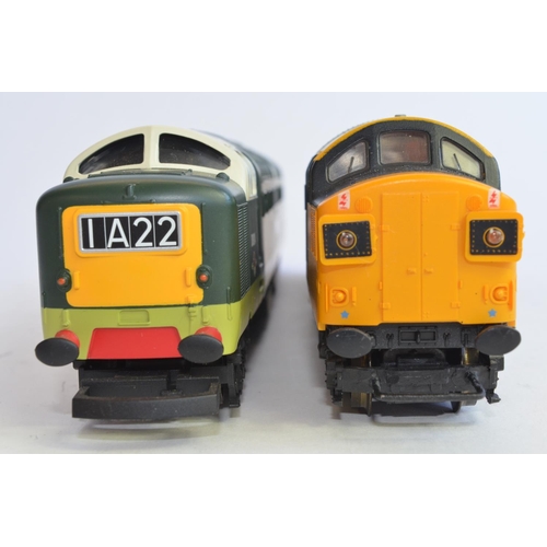 750 - 2 OO gauge diesel locomotives, no boxes, instructions etc:
Hornby Class 55 Deltic 