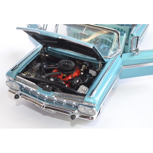 859 - A Danbury Mint 1/24 diecast 1959 Chevrolet Impala Convertible, boxed with COA and roof.