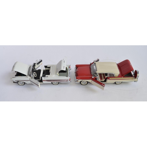 863 - 2 boxed 1/24 diecast car models:
Danbury Mint 1957 Mercury Turnpike Cruiser. Good condition, 2 small... 