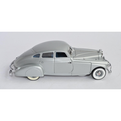 831 - A boxed Danbury Mint 1/24 1933 Pierce Silver Arrow die-cast model car, no paperwork.