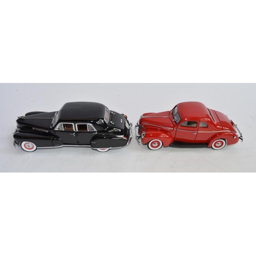 837 - 2 unboxed 1/24 Danbury Mint die-cast model cars:
1940 Ford Deluxe Coupe and a 1941 Cadillac Fleetwoo... 