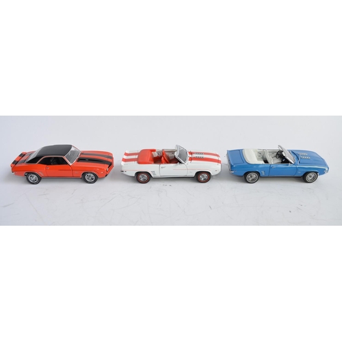 878 - 3 1/24 die-cast Chevrolet Camaro models:
A Franklin Mint 1969 orange and black, fair condition, some... 