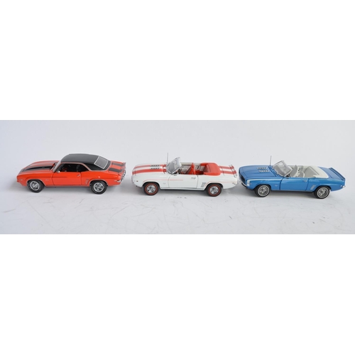 878 - 3 1/24 die-cast Chevrolet Camaro models:
A Franklin Mint 1969 orange and black, fair condition, some... 