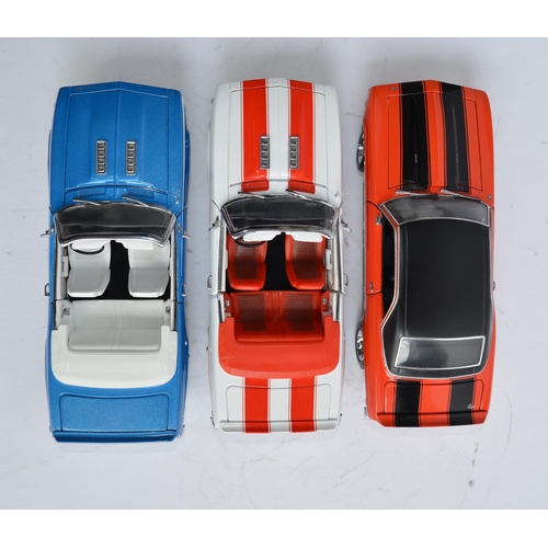 878 - 3 1/24 die-cast Chevrolet Camaro models:
A Franklin Mint 1969 orange and black, fair condition, some... 