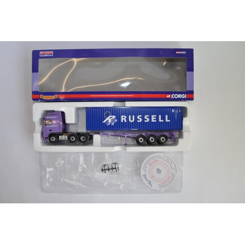 916 - 5 1/50 Corgi truck and trailer models and a 1/43 Land Rover:
CC13234 DAF XF Skeletal Traiker & Conta... 