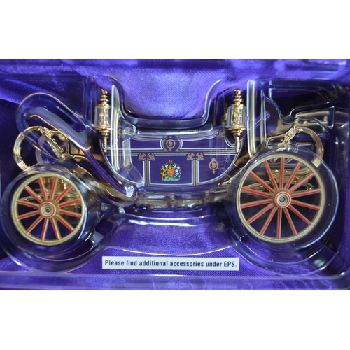 918 - A Corgi Queen Elizabeth Golden Jubilee diecast 1/40 State Landau Coach set, set CC9901. Complete wit... 