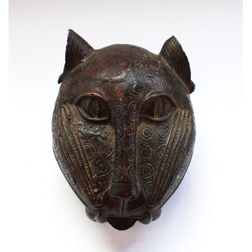 154 - Bronze Benin leopard's head