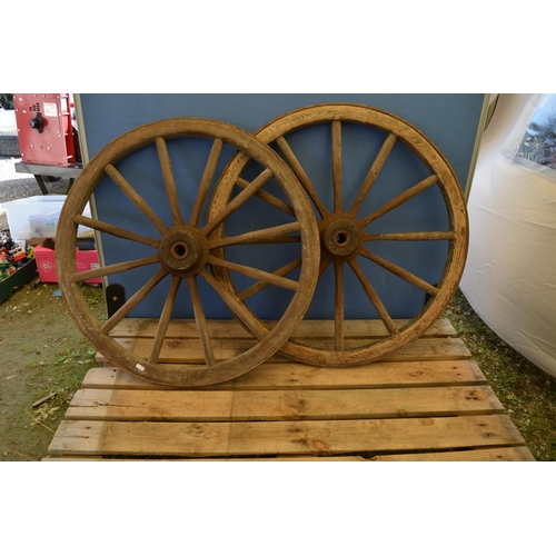 1232 - 2 metal rimmed wooden wagon wheels with metal hub, approx W78cm