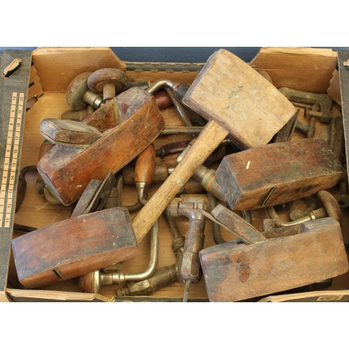 1261 - Collection of woodworking tools including hand drills, block planes, mallet etc