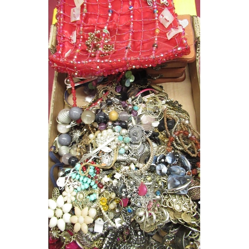 58 - Costume jewellery incl. bangles necklaces, mostly fashion