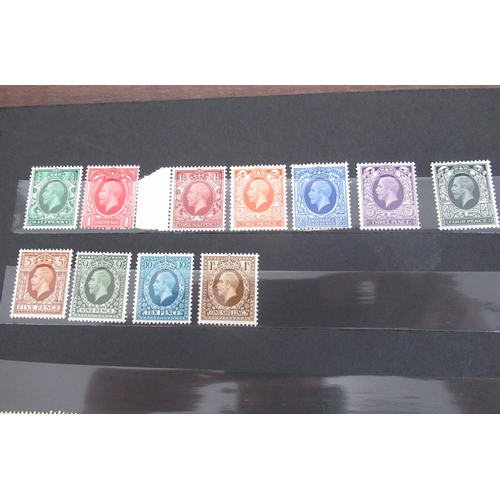 729 - George V, good selection of unused stamps including blocks of two and margin example covering most v... 