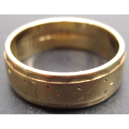 11 - 18ct yellow gold wedding band with etched design, stamped 18, size M1/2, 5.2g