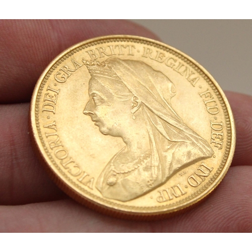 807 - Queen Victoria 1893 gold £5 (five sovereign), veiled bust obverse with T.B. for Thomas Brock under t... 