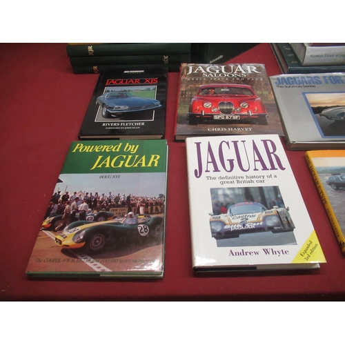 105 - Collection of books on Jaguar inc. Norris(Ian) Jaguar Catalogue Raisonne 1922-1992, Automobilia, har... 