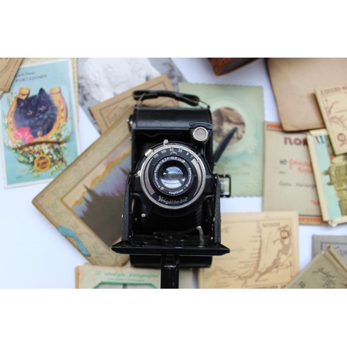 305 - Voigtlander-Braunschweig bellows camera in original leather case, large collection of photo packs an... 