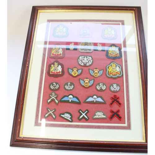 376 - Collection of British Army cloth arm and shoulder badges to include WO patches, Para wings, RA etc. ... 