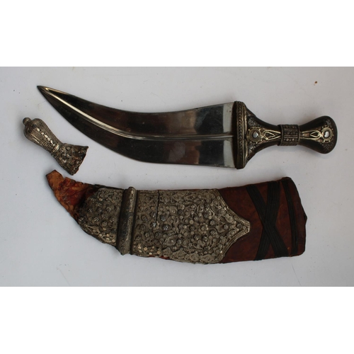 390 - Middle Eastern Jambiya/Khanjar type dagger (possibly Ottoman) with horn and white metal handle, leat... 