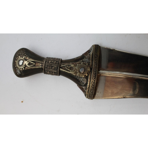 390 - Middle Eastern Jambiya/Khanjar type dagger (possibly Ottoman) with horn and white metal handle, leat... 