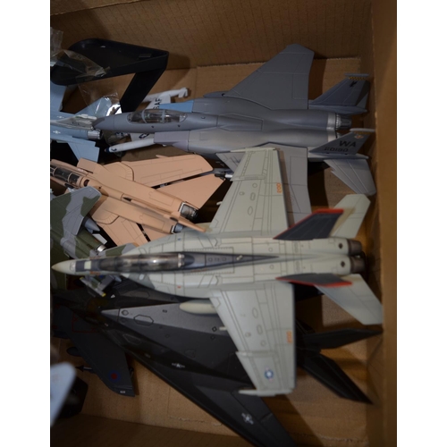 267B - Large collection of built model aircraft, a mix of die-cast and plastic and mostly 1/72 and 1/144. I... 