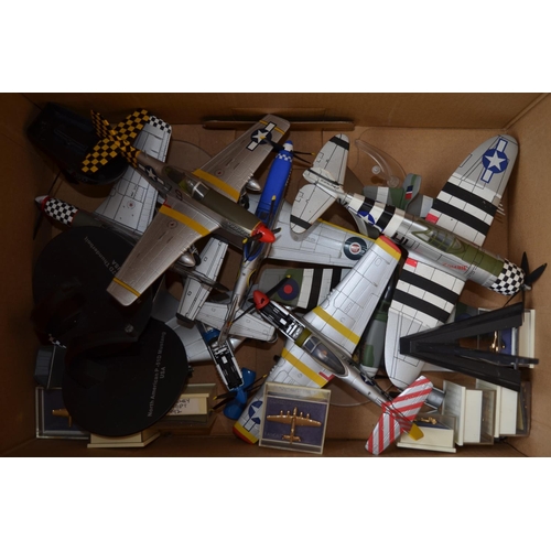 267B - Large collection of built model aircraft, a mix of die-cast and plastic and mostly 1/72 and 1/144. I... 