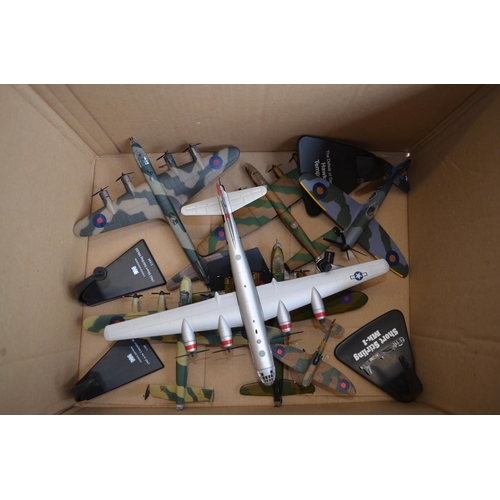 267B - Large collection of built model aircraft, a mix of die-cast and plastic and mostly 1/72 and 1/144. I... 