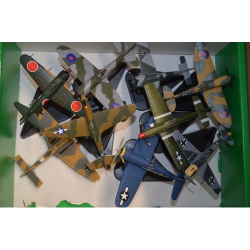 267B - Large collection of built model aircraft, a mix of die-cast and plastic and mostly 1/72 and 1/144. I... 