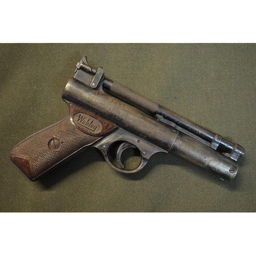 790 - A Webley Senior vintage .22 over lever air pistol in working order.