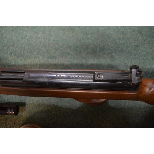 643 - BSA Buccaneer .22 break barrel air rifle with BSA 4x20 scope, some pallets and targets with a wooden... 