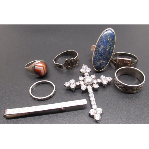 155 - Collection of silver jewellery incl. two polished agate and other rings, tie clip, and a paste set c... 