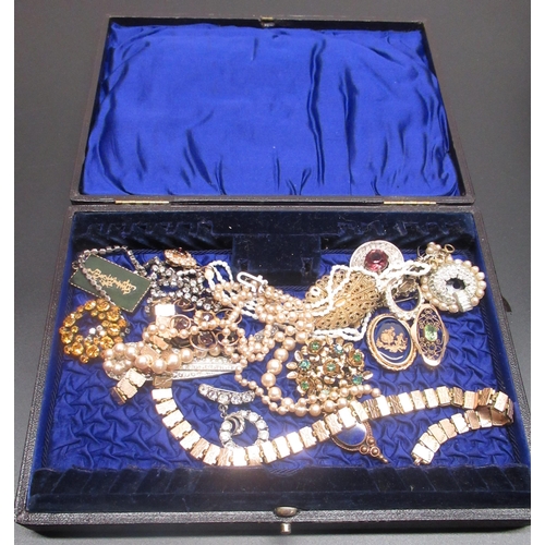 161 - Collection of costume jewellery incl. gold plated necklace and similar brooches, natural pearl choke... 