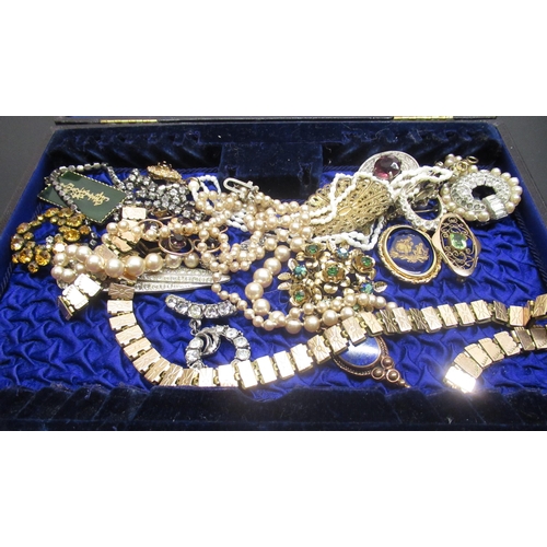161 - Collection of costume jewellery incl. gold plated necklace and similar brooches, natural pearl choke... 