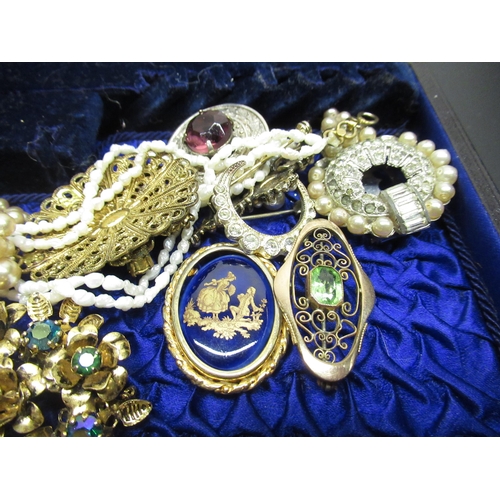 161 - Collection of costume jewellery incl. gold plated necklace and similar brooches, natural pearl choke... 