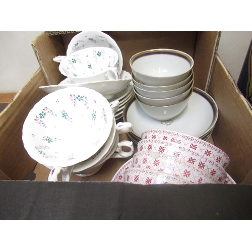 172 - Two pairs of Wedgwood green leaf moulded dishes, a set of four C19th tea bowls and saucers with blue... 