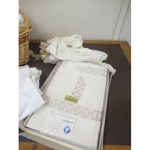 193 - Collection of table linen incl. edged tablecloths, Belgian cotton & linen table set, other lace crot... 