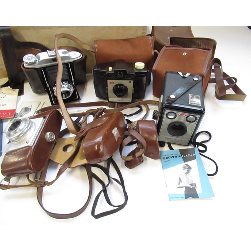 188 - Three Kodak Brownie box cameras, Agfa Silette and Kershaw cameras, Western Master light meter etc (q... 