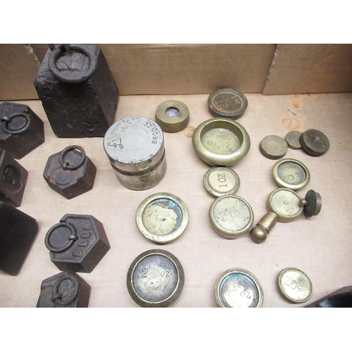 359 - Collection nof C20th and later cast iron kitchen weights, C20th brass graduated postage weights etc ... 