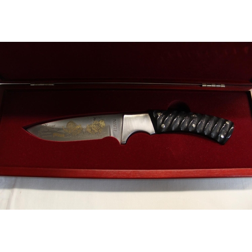 234 - Presentation hunting knife with engraving of National Wild Turkey Federation 2003, carbon steel blad... 