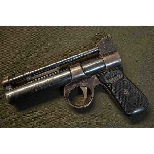 139 - A vintage Webley Junior .177 (4.5mm) over lever action air pistol in working order.