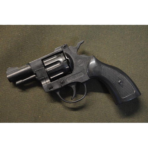 142 - Italian made .22 blank firing starter pistol, stamped as a Webley Olympic 6. Restrictions apply.