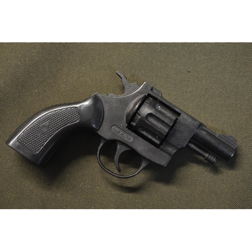 142 - Italian made .22 blank firing starter pistol, stamped as a Webley Olympic 6. Restrictions apply.