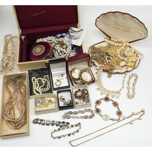 31 - Collection of costume jewellery including an early C20th revolving cameo brooch, another similar bro... 