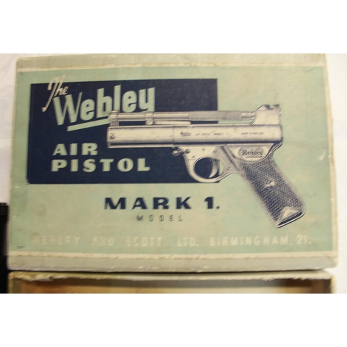 309 - Boxed Webley MK1 over lever air pistol with original pellets SN:657 2.7lb/ft