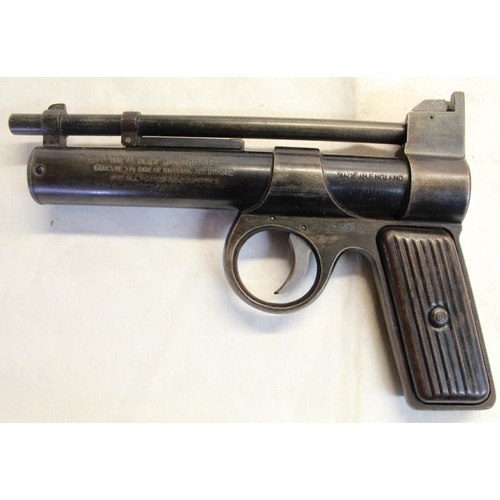 316 - Boxed webley junior over leaver .177 air pistol with metal grips SN:J22390 (1926) in good condition