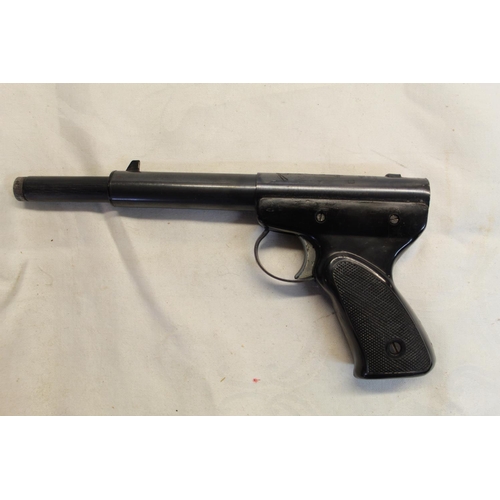 469 - Diana modII .177 Gat air pistol 0.3LB/FT with black plastic grips and a black barrel (broken spring)