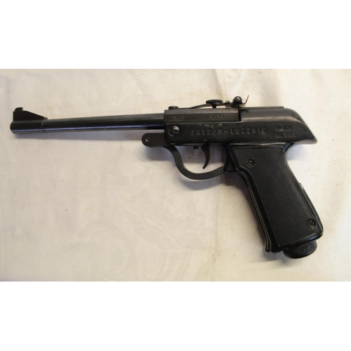 494 - Predon Lucznik break barrel .177 CO2 powered air pistol SN:26258 2.0lb/ft (1975)